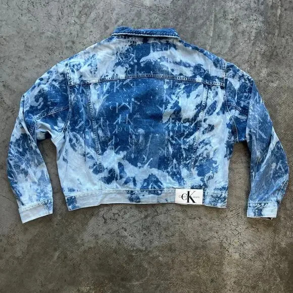 Calvin Klein Jeans Boxy Oversized Denim Jacket Cloudy AOP - Picture 11 of 12